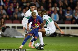 开云体育APP下载-歷(lì)史性时刻！伯纳乌变身NFL主場(chǎng)，马德里掀起橄(gǎn)榄球狂潮