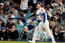 开云平台-詹姆(mǔ)斯盛(shèng)贊(zàn)库里：篮球界的(de)“大谷翔平”