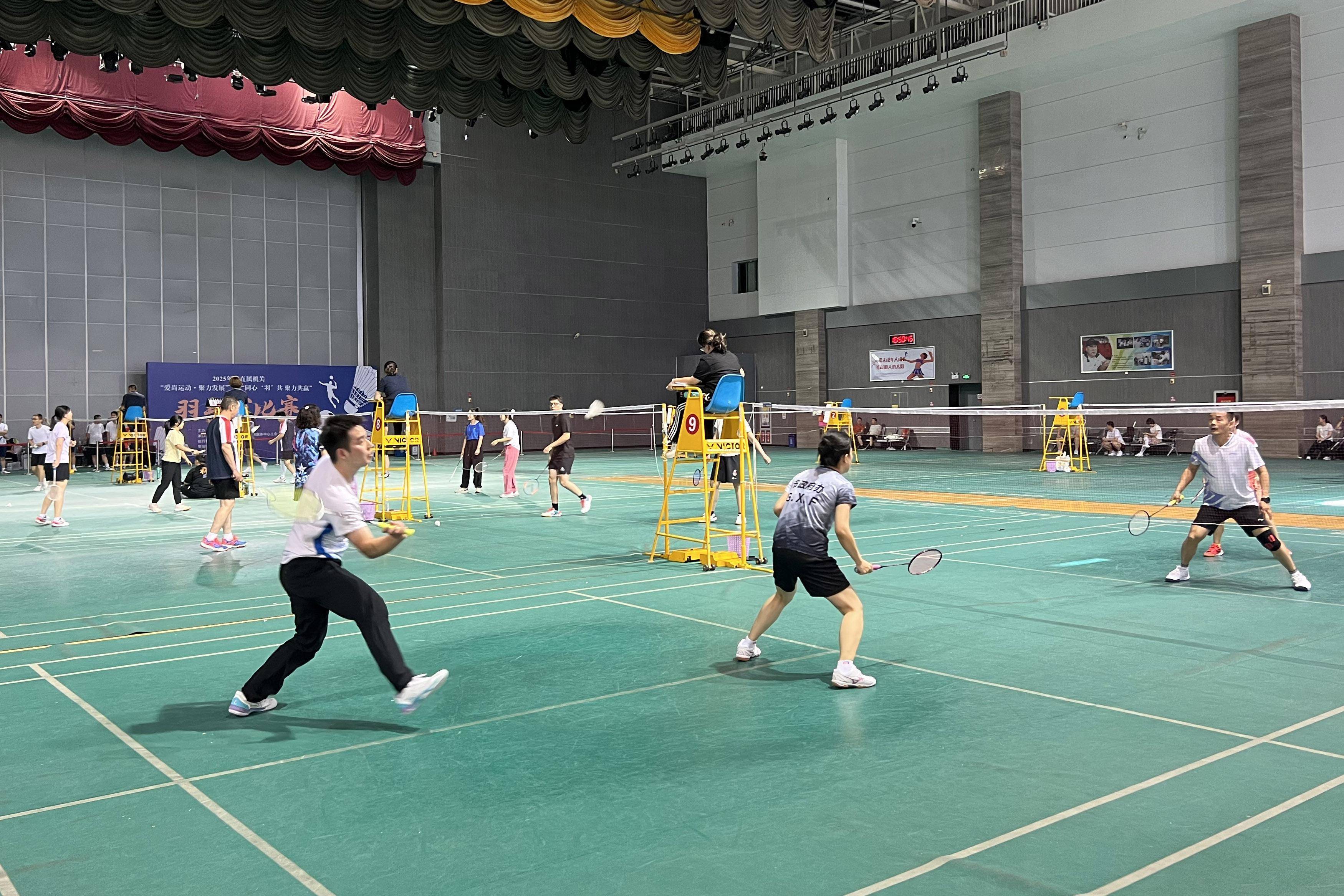 市直机关举办职工羽毛球比赛