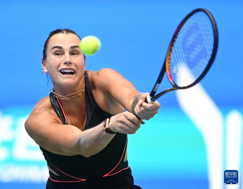 武网：萨巴伦卡晋级