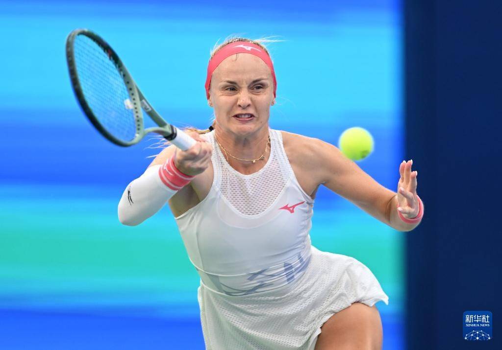 武网：萨巴伦卡晋级