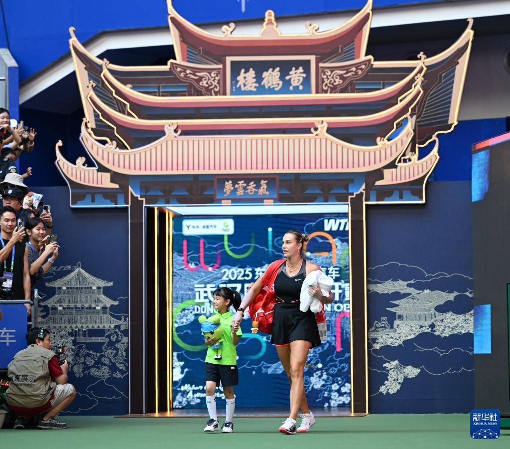 武网：萨巴伦卡晋级