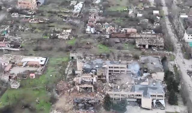 普京被偷家，乌方近百架无人机猛攻是否为真？