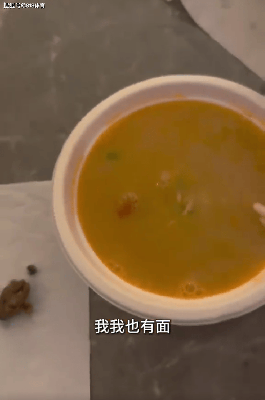 感动!邱贻可印度比赛给孙颖莎煮泡面,莎莎吃得津津有味邱导喝碗清汤